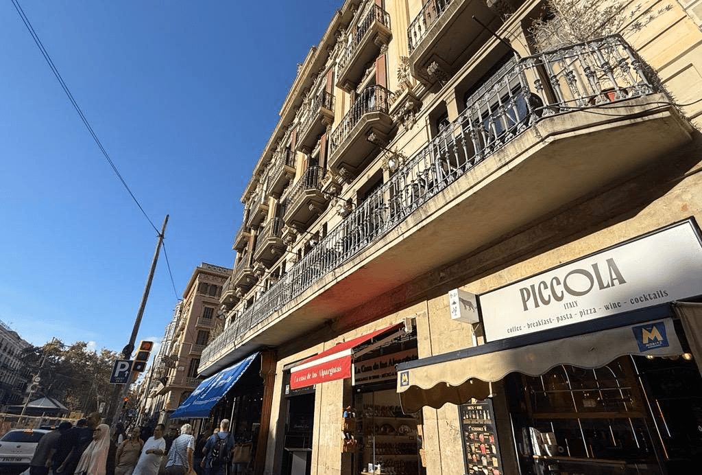 CONJUNTO DE 5 LOCALES COMERCIALES EN RENTABILIDAD