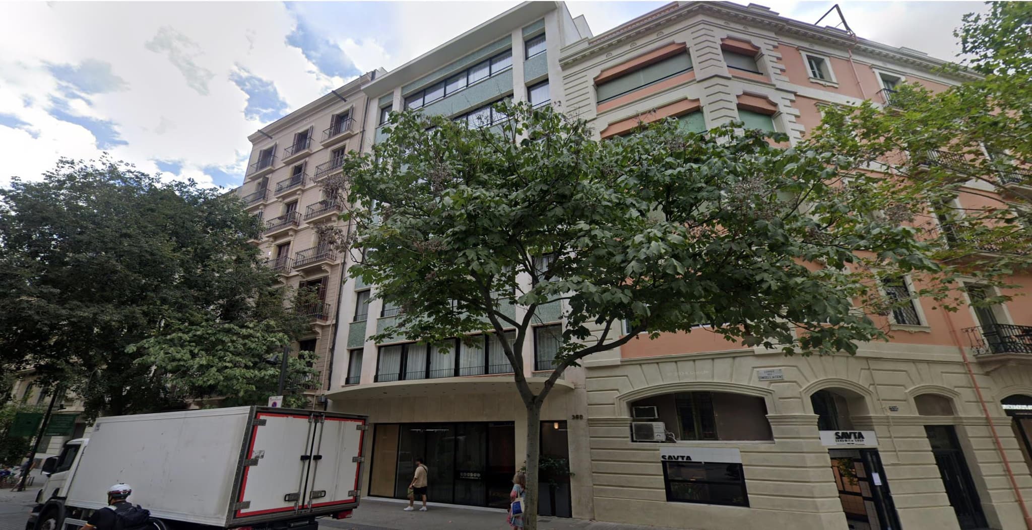 BUILDING WITH 14 APARTMENTS (1.357 M2)