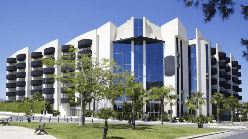 HOTEL 4* 202 HABITACIONES